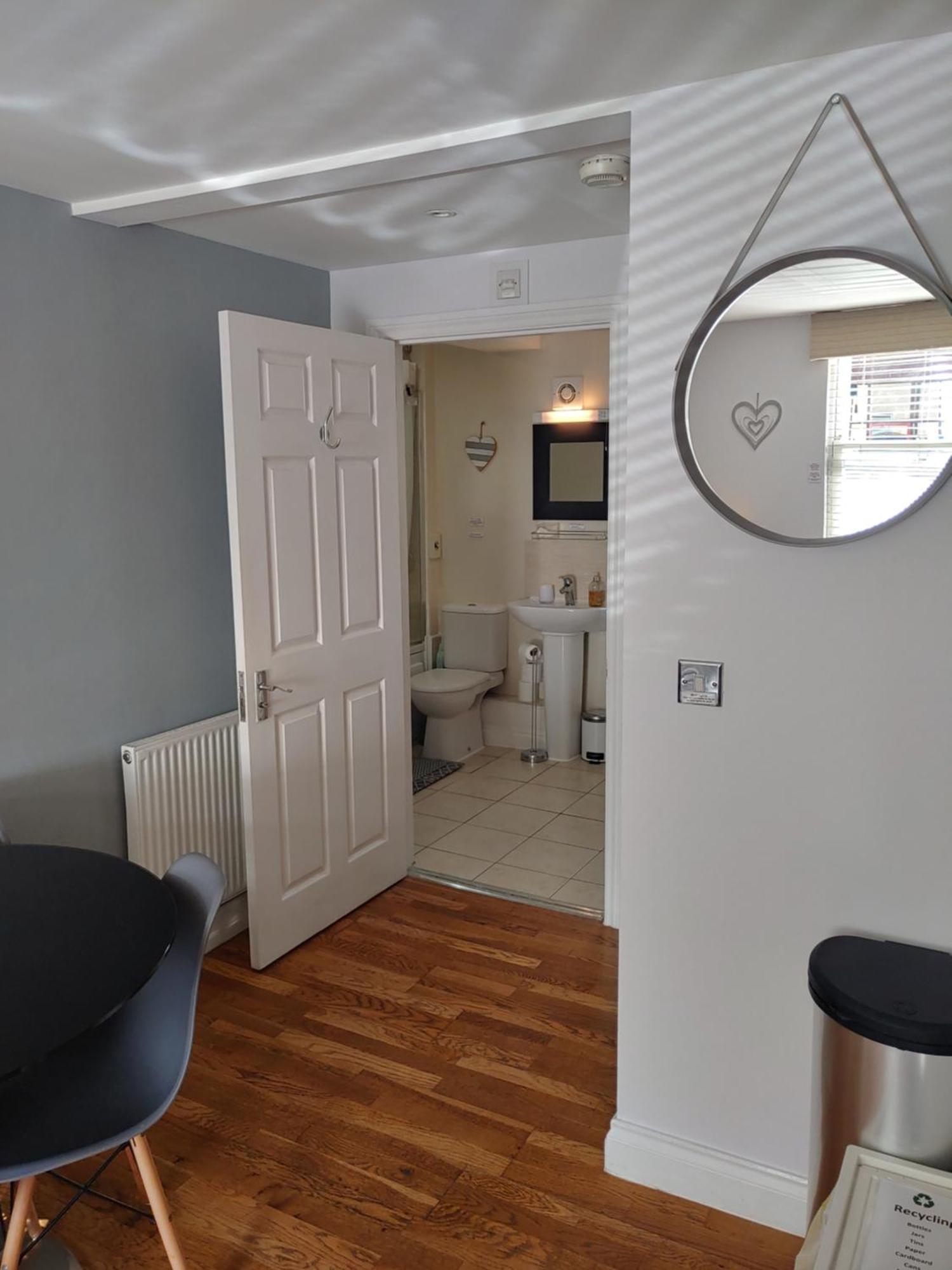 The Bath House Apartments - Free 1St Breakfast - Free Parking Buitenkant foto
