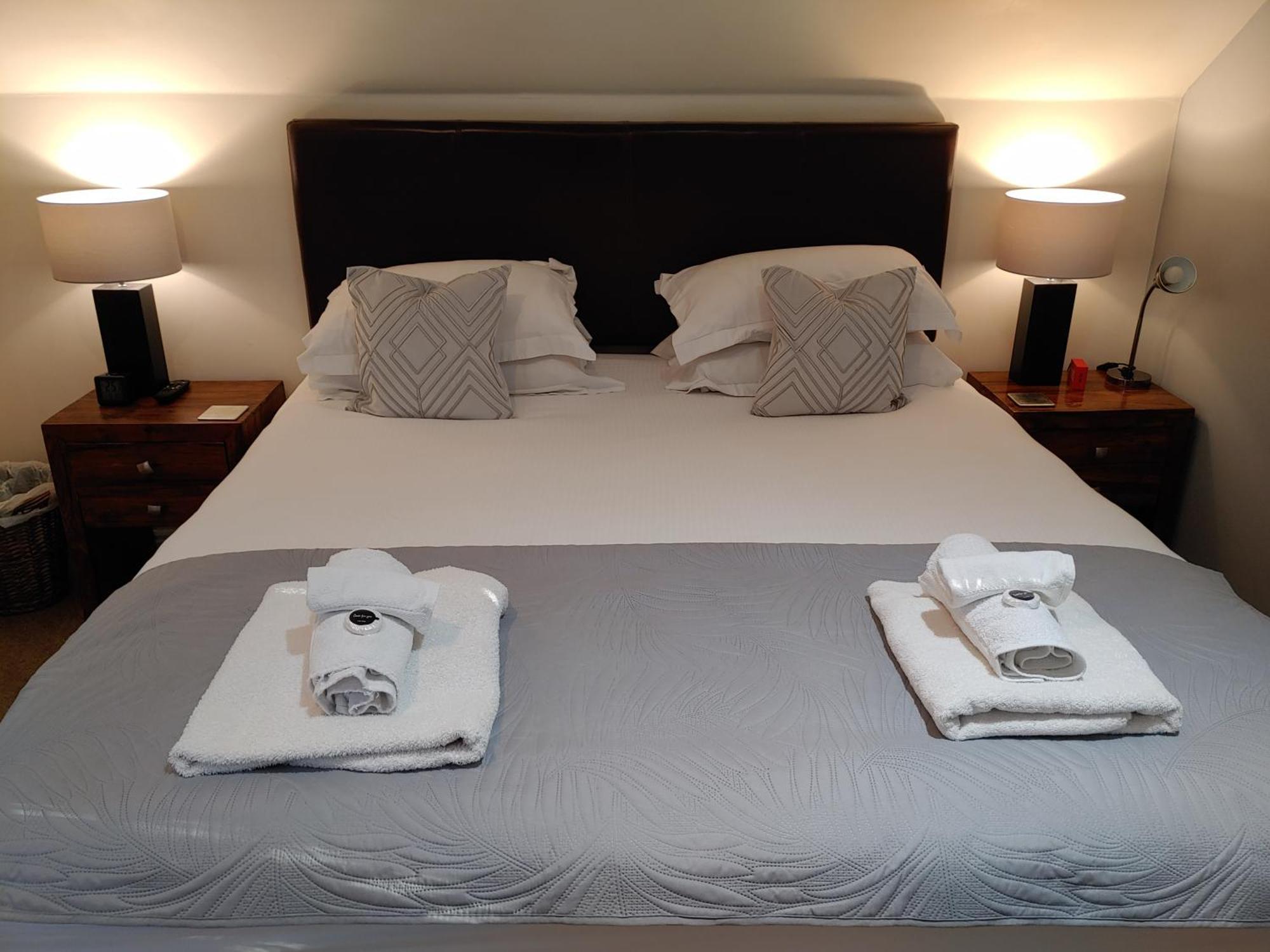 The Bath House Apartments - Free 1St Breakfast - Free Parking Buitenkant foto