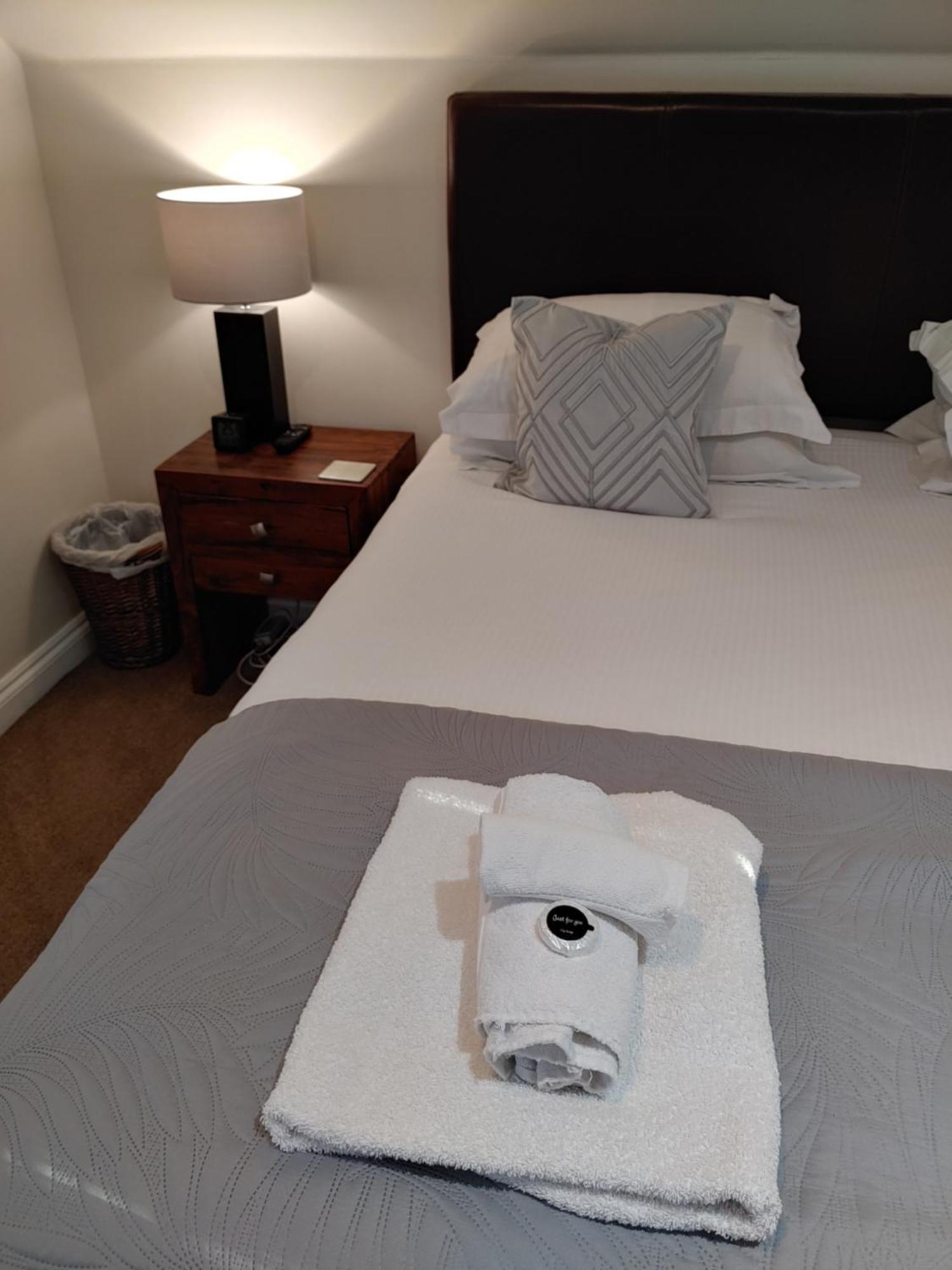 The Bath House Apartments - Free 1St Breakfast - Free Parking Buitenkant foto