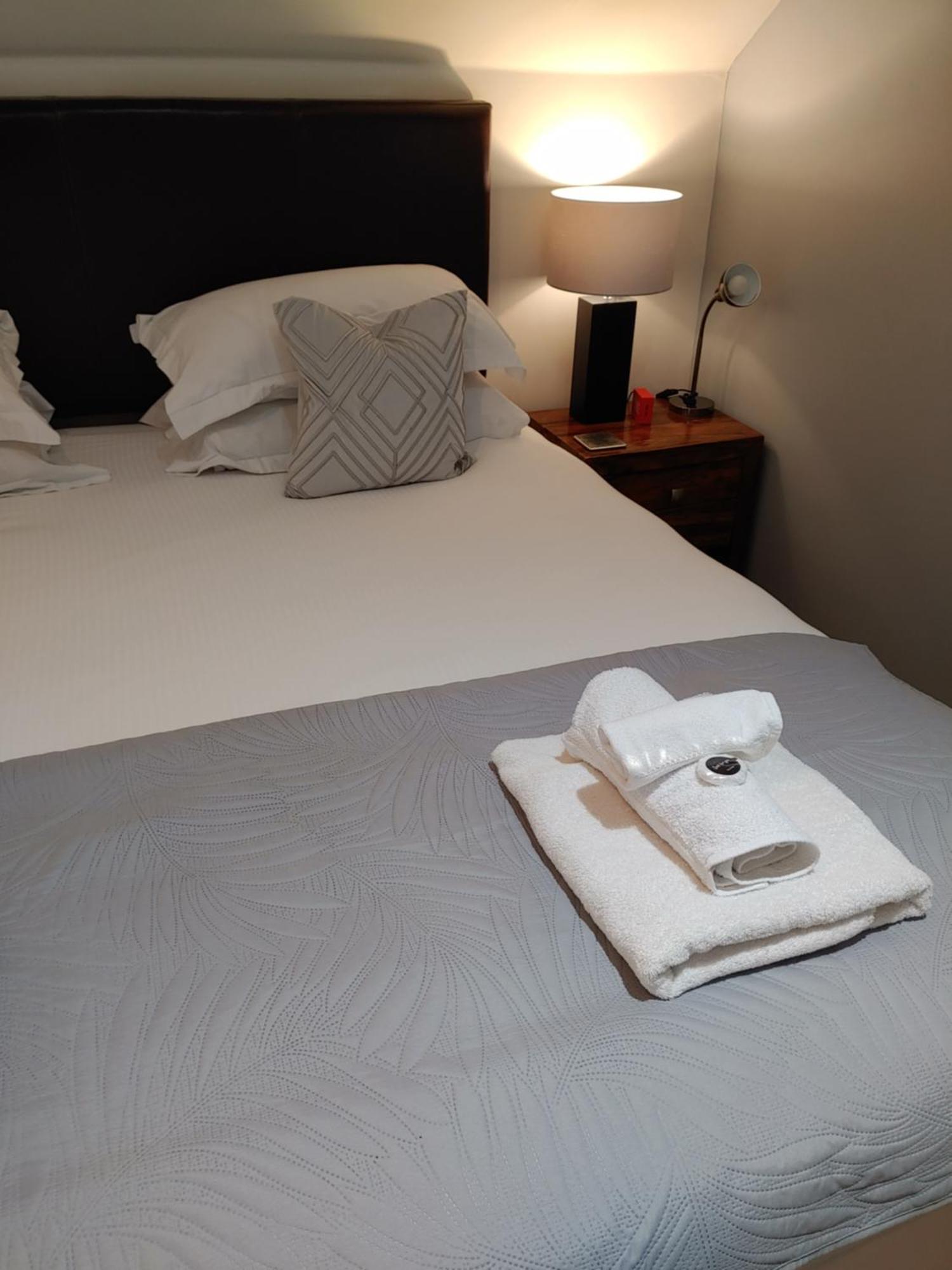 The Bath House Apartments - Free 1St Breakfast - Free Parking Buitenkant foto